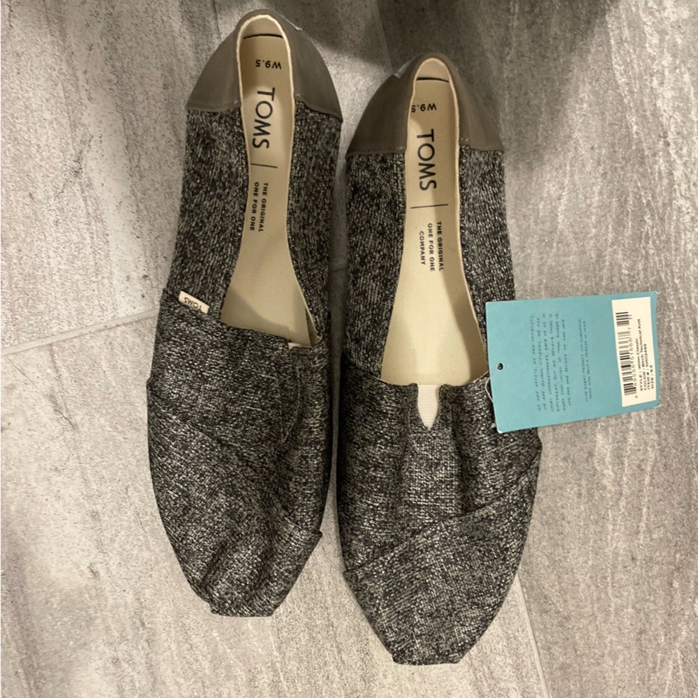 Tom’s Gray Shoe- NWT